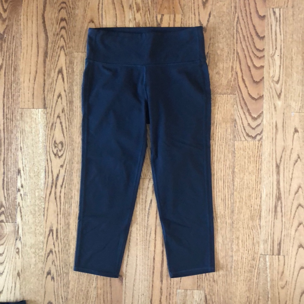 Athleta High Rise Chaturanga Capri Size M